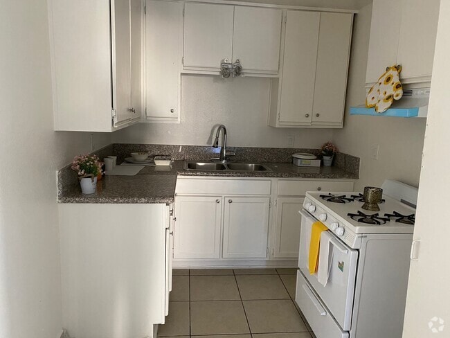 Building Photo - 7533 Vineland Ave Unit 8 Rental