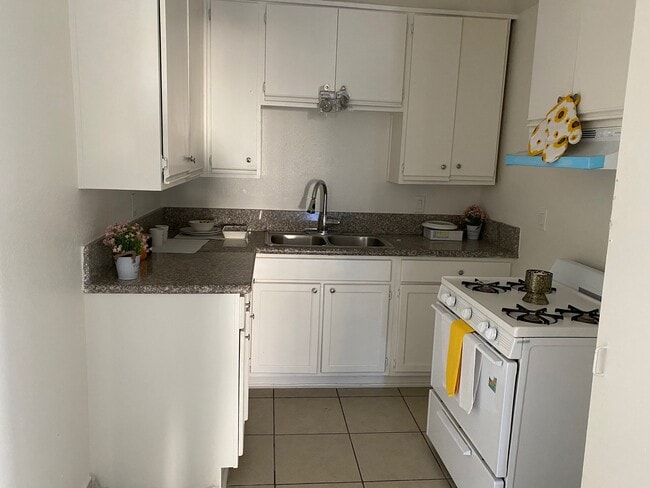 Photo - 7533 Vineland Ave Apartments Unit 8
