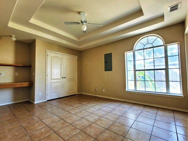 2502 Cervantes Ave Unit 4