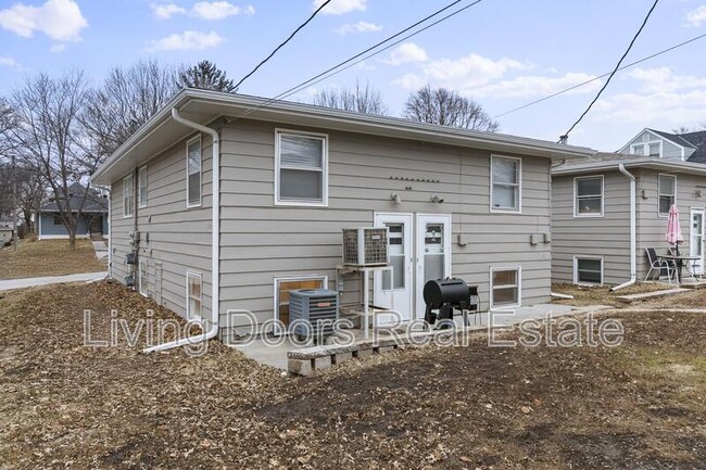 Photo - 348 S 5th St