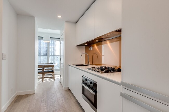 Photo - 1480 Howe St