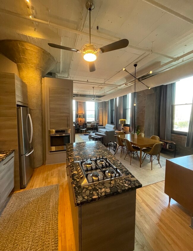 Building Photo - 728 W Jackson Blvd Unit 514 Rental