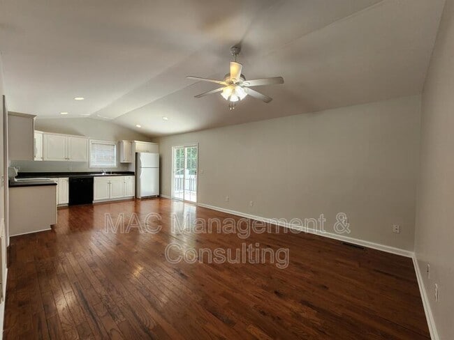 Photo - 916 Bill Smith Rd