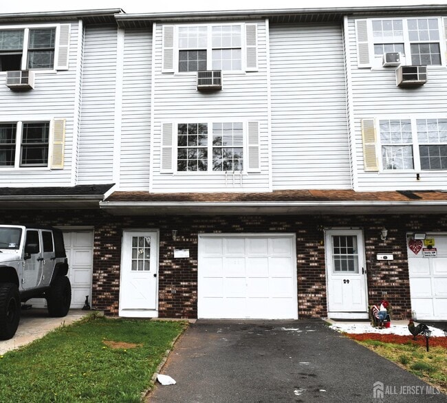 Photo - 31 Larch St