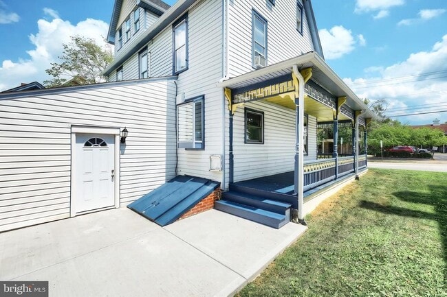 Photo - 412 Carlisle St