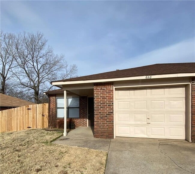 Building Photo - 658 W Martha Dr Rental