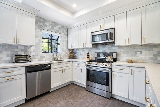 Photo - 2560 S Centinela Ave