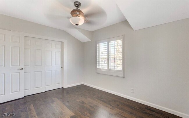 Photo - 1932 Hassett Ave