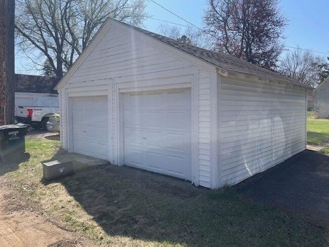 Photo - Cozy 2 Bedroom 1 Bath With Detached Double...