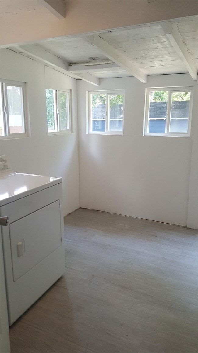 Building Photo - 607 Highland St Rental