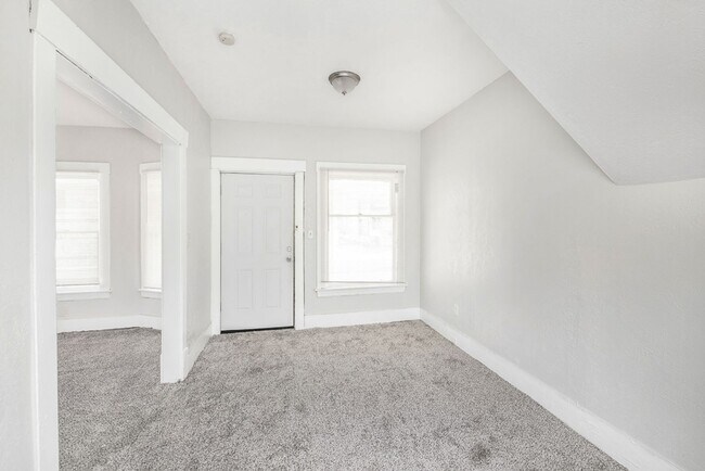 Photo - 1316-1318 E 85th St Unidad UP