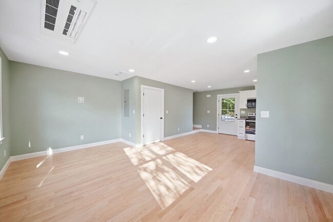 148 Groton Rd