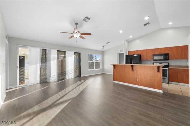 Photo - 2805 66th St W