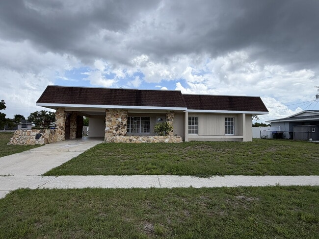 Building Photo - "Charming 3-Bedroom with 2 Full Baths in North Port"