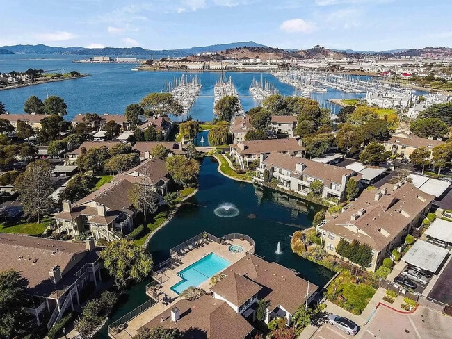 Building Photo - 170 Shoreline Ct Unit 170