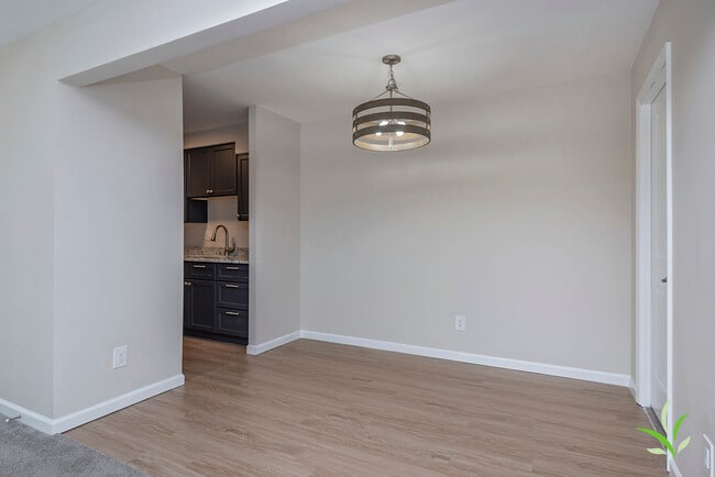 Dining Room - Day Heights Meadows
