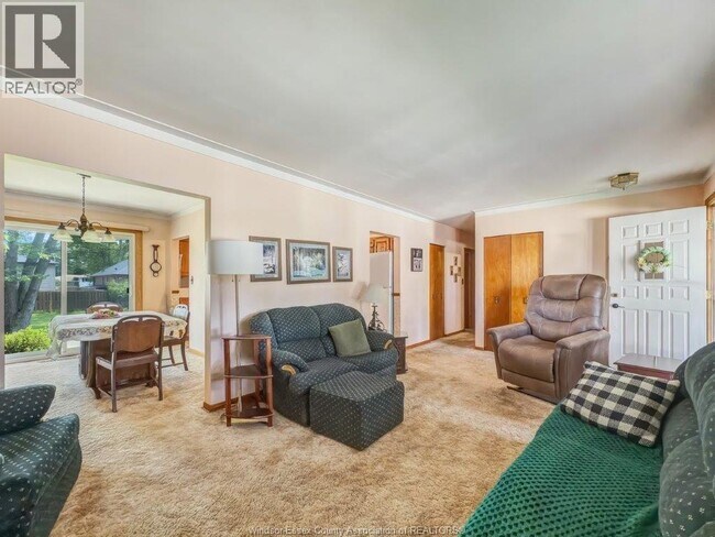 Photo - 305 Maple Ave