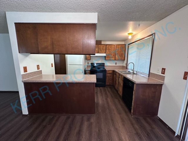 Photo - Charming 3-Bed Oasis with 2 Full Baths in Gresham – Perfectly Cozy at 1088 Sq Ft!