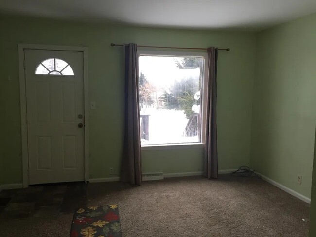 Photo - 1008 Tweed St