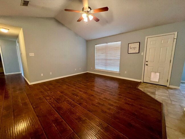 Photo - 16 Tacoma Dr