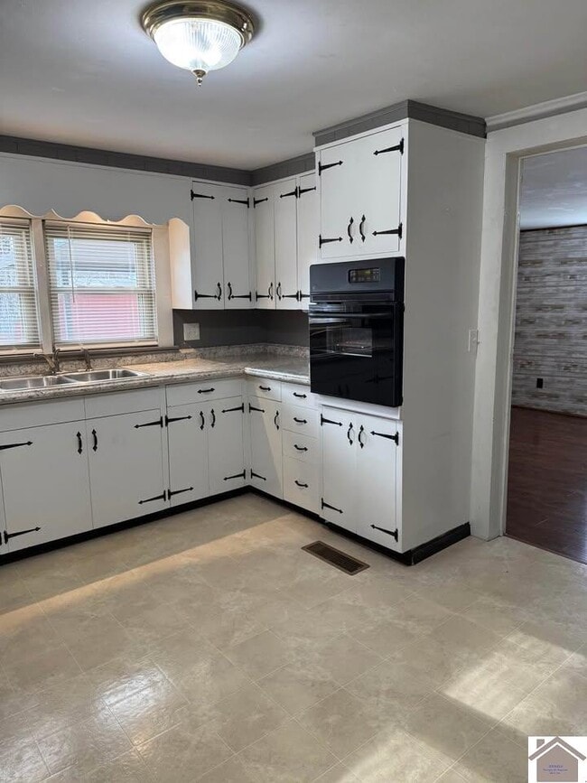 Photo - 3512 Breezeel School Rd