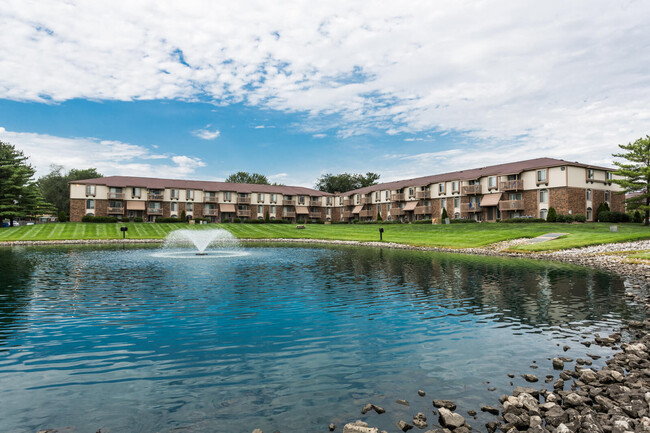 Vista al lago desde el complejo - Pheasant Run Apartamentos