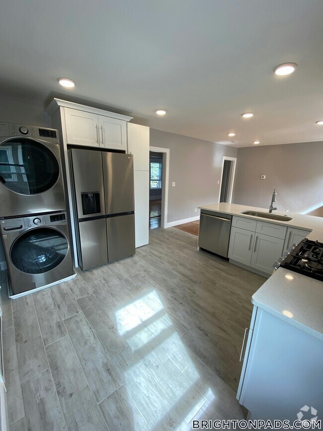 Building Photo - 7 Elmira St Rental