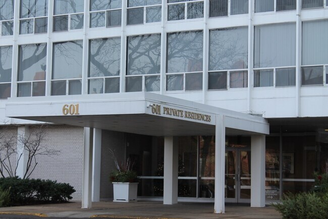 601 E 32nd St Unit 203