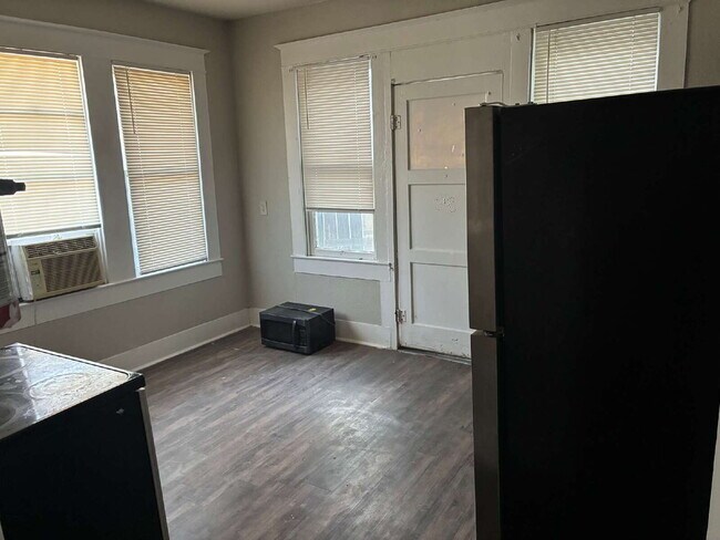 Application Special - South Side One Bedroom Apartment for Rent