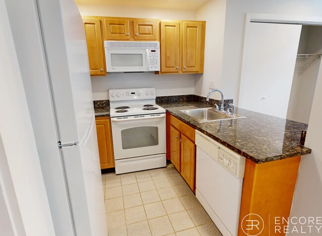 Photo - 28 Queensberry St Unit D