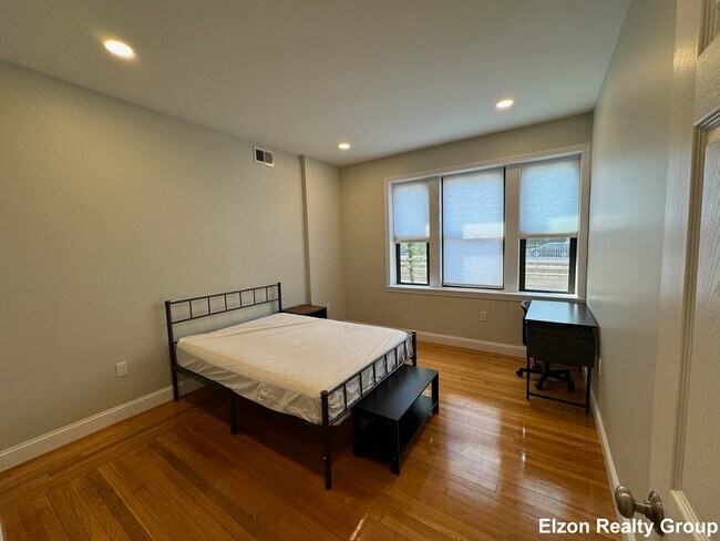 Photo - 2021 Commonwealth Ave Unit A