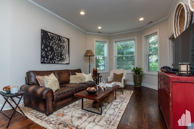 Photo - 839 Lyman Ave