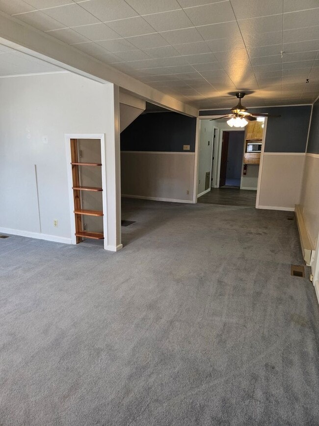 Photo - Three Bedroom Home - Single Car Attached Garage - in Townsend!