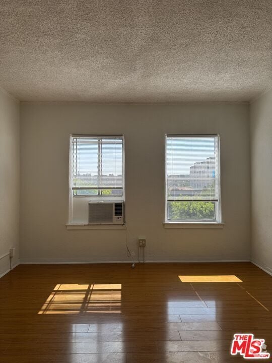 Building Photo - 920 S Hobart Blvd Unit 302 Rental