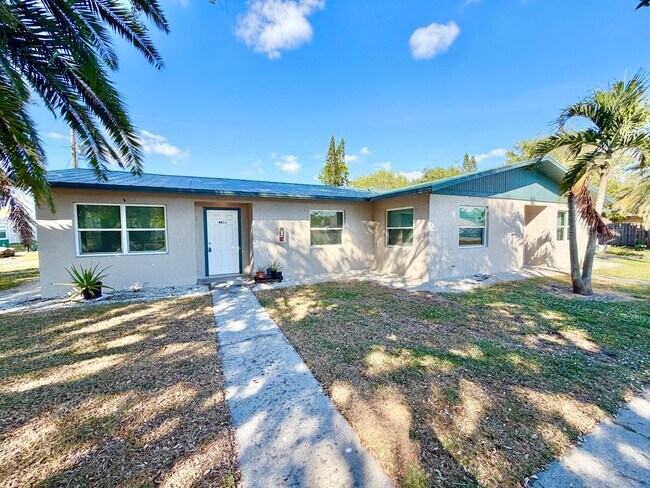 Building Photo - PIKUS (4601 24th Pl SW) Unit #4611 (A)