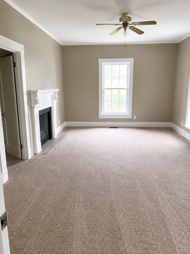 Photo - 404 McGwigan St