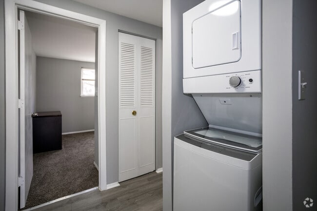 2BR, 1.5BA - 989SF - In-Unit Laundry - Cedar Village Apartments and Townhomes