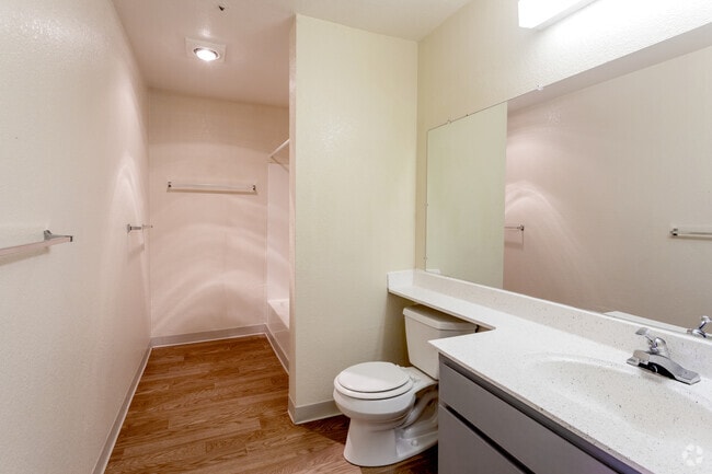 2HAB,2BA - 1,000 ft²