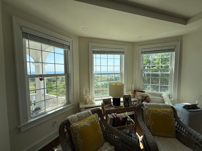Photo - White Manor