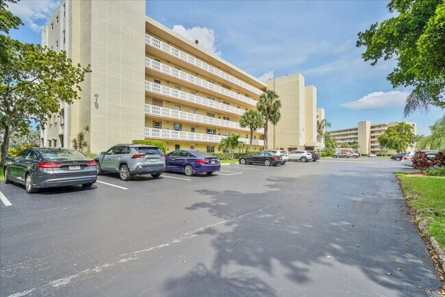 Photo - Meadowbrook Lakes View East Condominiums - Dania Beach