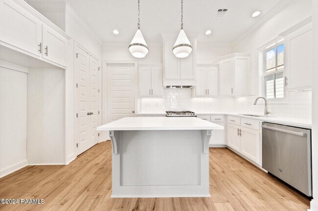 Photo - 128 Oak Village Dr