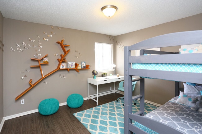 2BR, 2BA - 1060SF - Bedroom