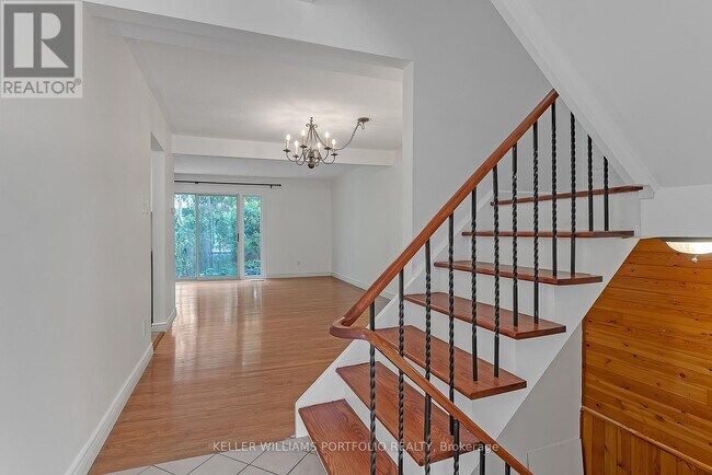 Photo - 1387 Royal York Rd