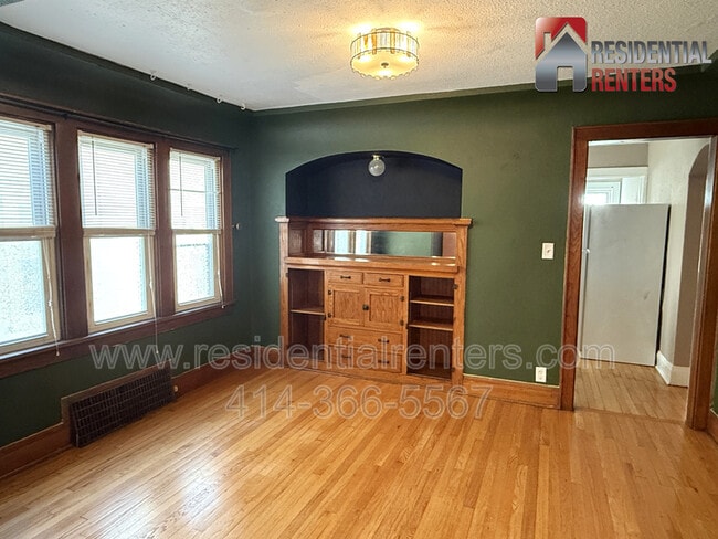 Photo - 2009 S 68th St