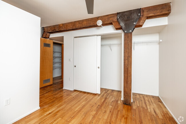 1BR, 1BA - 651 SF - Bedroom