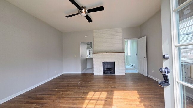 Building Photo - 883 Monroe Dr NE Unit 6