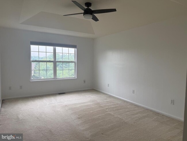Photo - 121 Acorn Dr
