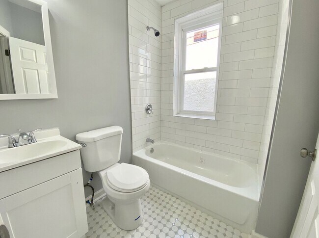 Photo - 1000 N 66th St