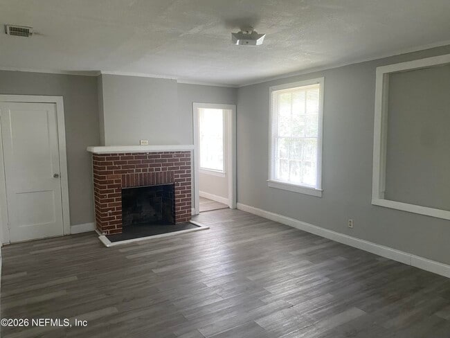 Photo - 2854 Wickwire St