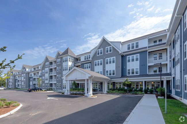 Everleigh Cape Cod- Age 55+ Active Adult - Everleigh Cape Cod- Age 55+ Active Adult Apartments